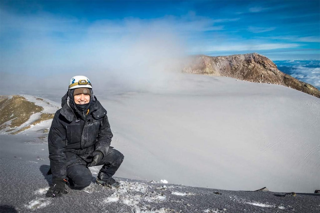 A pause beside snow-covered slopes and drifting clouds